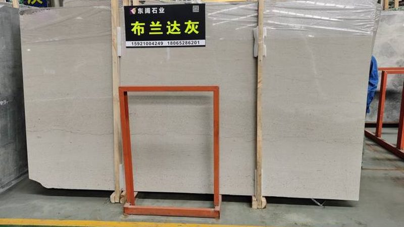 岩板岛台材质大揭秘：石材与岩板的差异解析**